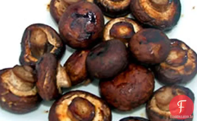 Cogumelos picantes da noite de Verão Deb