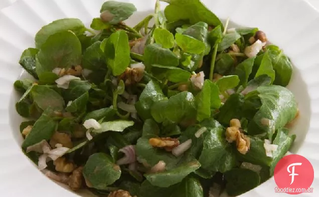 Agrião e salada de nozes torradas