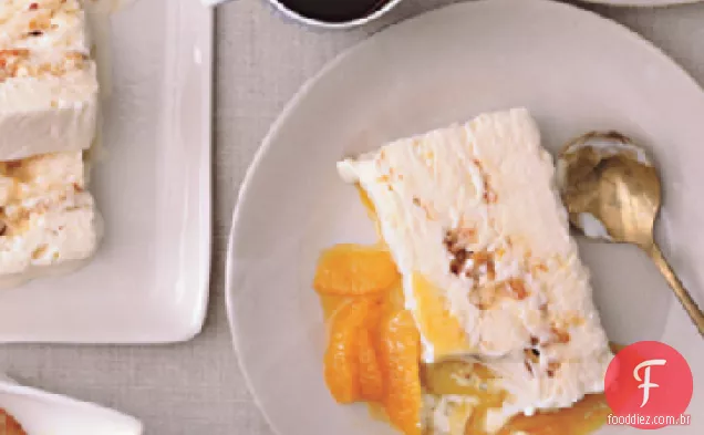 Tangerina Semifreddo com amêndoa salgada quebradiça