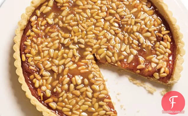 Torta de marmelo com esmalte de caramelo de pinhão