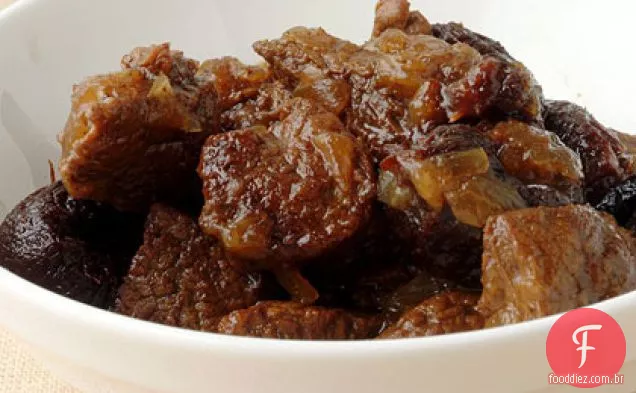 Tagine de carne com ameixas secas e amêndoas torradas