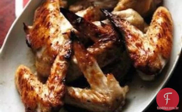 Asas de frango com alho de mel com um chute