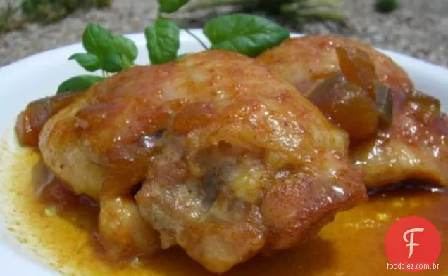 Coxas de frango em uma marinada de curry de Manga