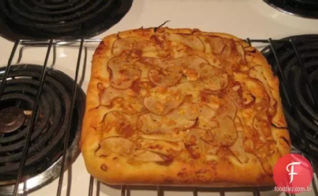 Focaccia com cebola caramelizada, Pêra e queijo azul