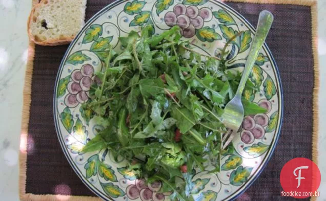 Salada Verde Dente-De-Leão Com Molho Pancetta Quente