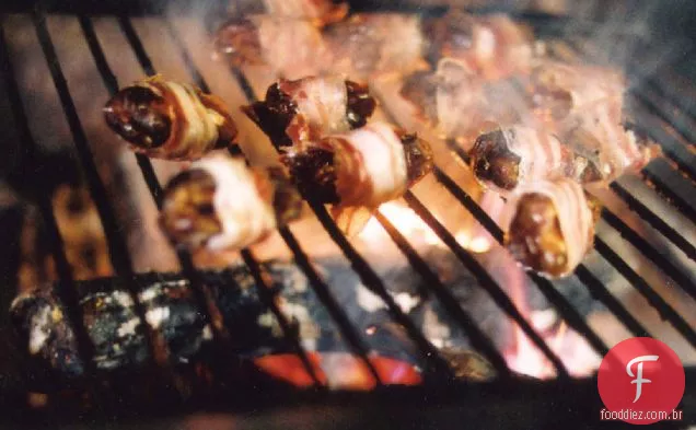 Salada de dente-de-Leão grelhada com figos embrulhados em Pancetta