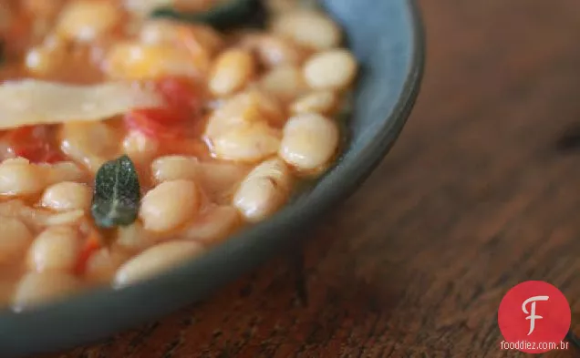 Sopa De Feijão Cannellini Com Verduras Murchas