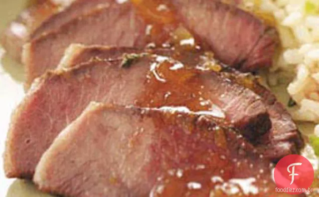 Bife com molho de laranja-tomilho