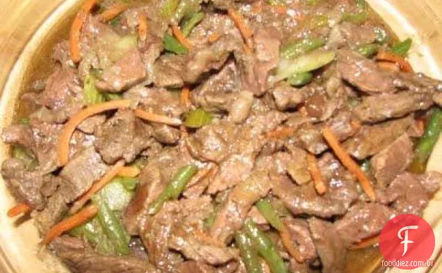 Ravioli de porco com molho de molho de vinagre de limão e malte