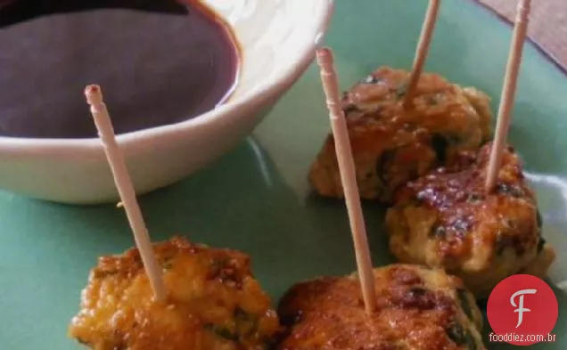 Picadas de frango e coentro