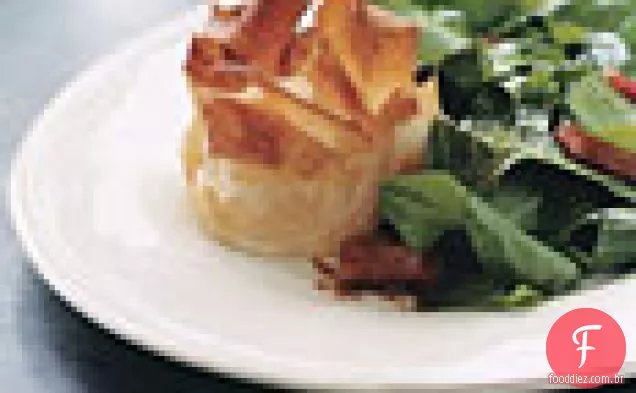 Salada de dente-de-leão com Lardões e queijo de cabra Phyllo Blossoms