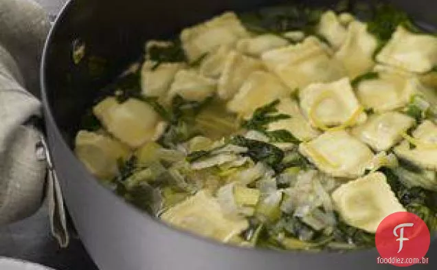 Caldo Leeky Com Ravioli