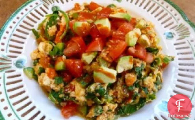 Clara De Ovo Magra Embaralha Com Chouriço De Soja, Verduras E Feijão