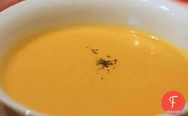 Sopa De Cenoura Cremosa Sem Creme Com Ervas