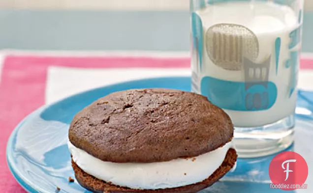 Biscoitos sanduíche de Chocolate com recheio de Creme de Marshmallow