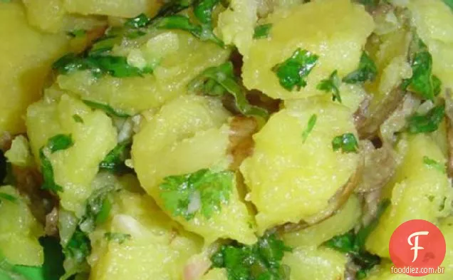 Salada de batata com limão e coentro