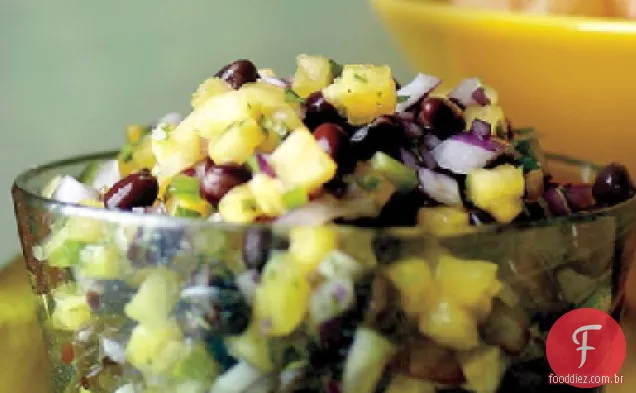 Abacaxi e Salsa De Feijão Preto