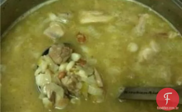 Posole (sopa mexicana com carne de porco e canjica)