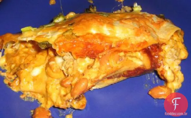 Sábado à noite frango, queijo e Enchiladas de feijão frito