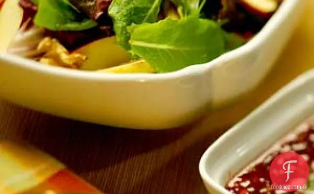 Salada De Pêra E Maçã Com Vinagrete De Cranberry