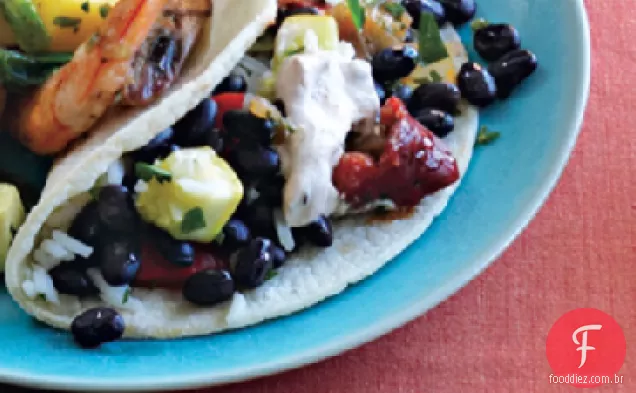 Feijão preto picante com chouriço e creme de Chipotle