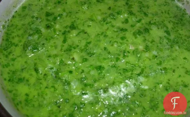 Enchiladas de frango e queijo de fim de semana em molho verde