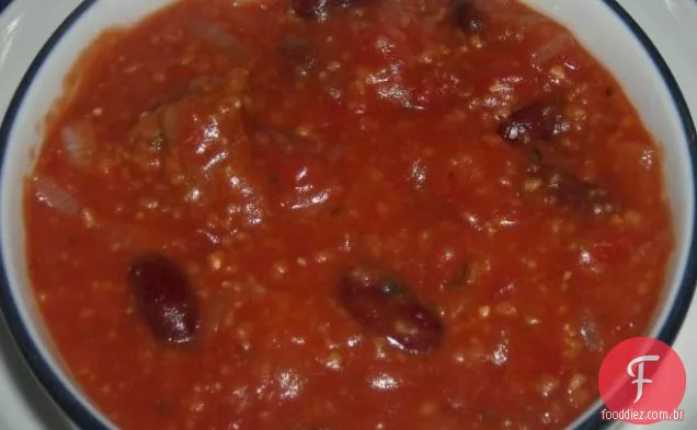 Pizza De Frango Enegrecida Com Molho De Tomate Amarelo