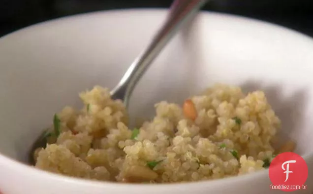 Quinoa mais simples e pilaf de pinhão