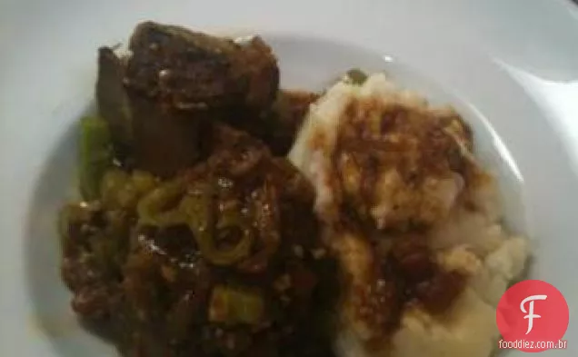Costelas curtas de carne em Chipotle e molho de Pimenta Verde