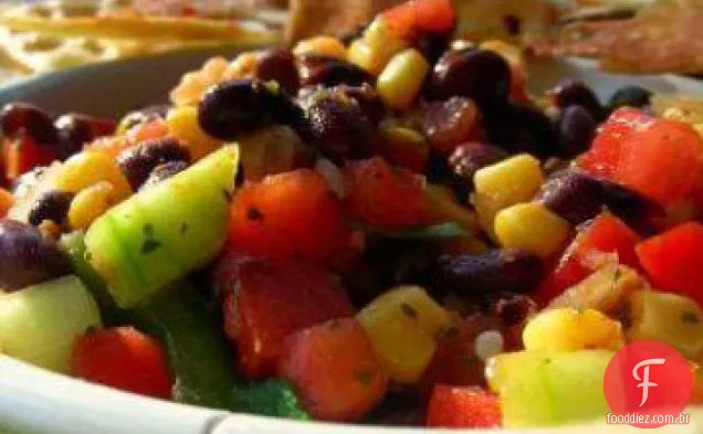 Salsa rápida e fácil com feijão preto e milho