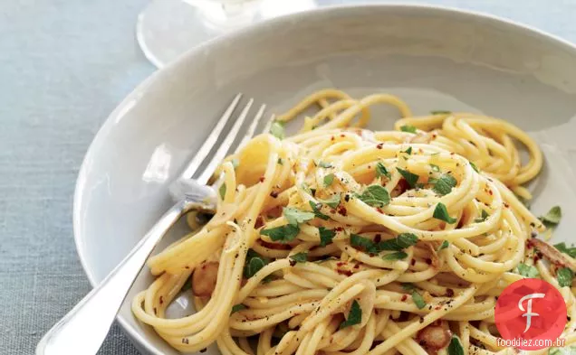 Espaguete Com anchova Carbonara