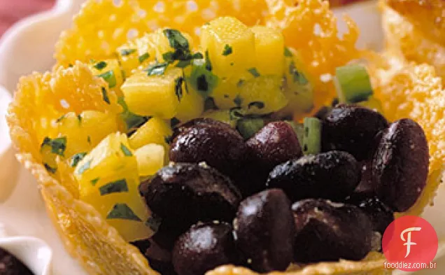 Beastly Beans com Salsa de manga em Cheddar Cups