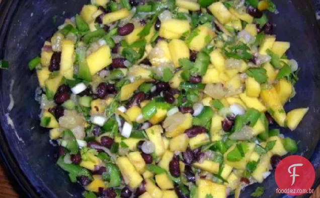 Fruta E Salsa De Feijão Preto