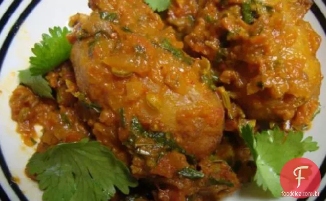 Dum Aloo (batatas fritas em molho picante )