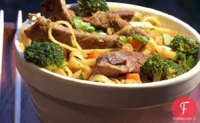 Stir Fry bife e macarrão
