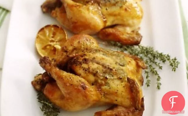 Galinhas Da Cornualha Com Limão E Ervas