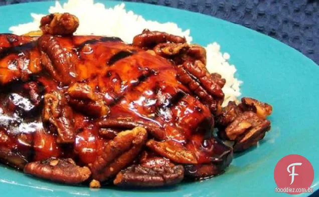Frango De Bordo E Laranja Com Nozes Salpicadas