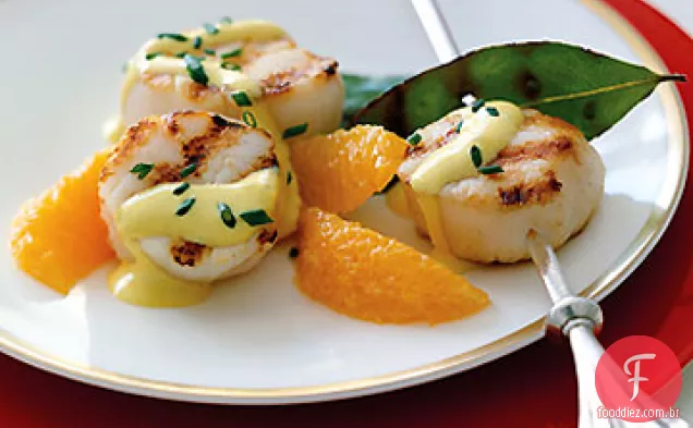 Brochettes da Vieira do mar com laranja-Açafrão Aïoli