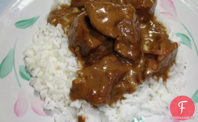 Carne e molho (pote de Barro)