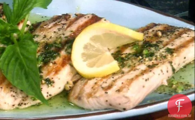 Seared Mahi Mahi com Zesty manjericão manteiga