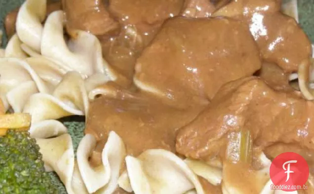 Borgonha de carne fácil para o pote de Barro