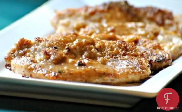 Costeletas De Porco Fritas Com Molho De Leite Marrom