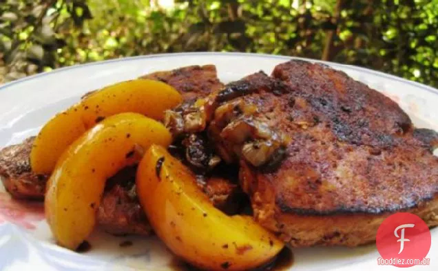 Costeletas De Porco Com Pêssegos Ramificados