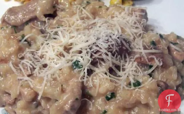 Risoto de porco e cogumelos com alho