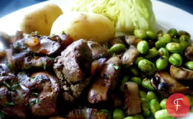 Fígados de frango com cebola caramelizada e Madeira