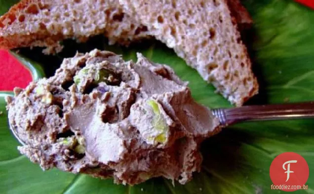 Paté de fígado de galinha com vinho do porto e pistache