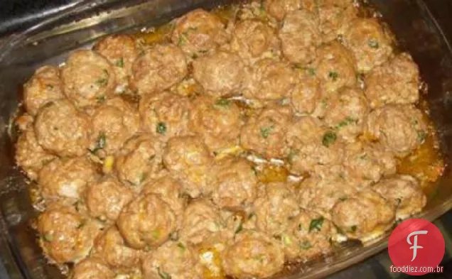 Almôndegas De Queijo Com Molho De Tomate De Manjericão