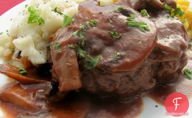 Bifes Salisbury de Satanás com molho de cogumelos