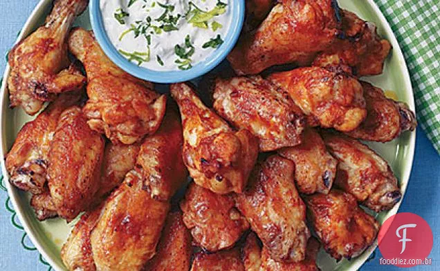 Asas de frango com molho de queijo azul