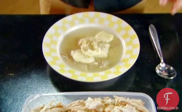 Frango e bolinhos caídos